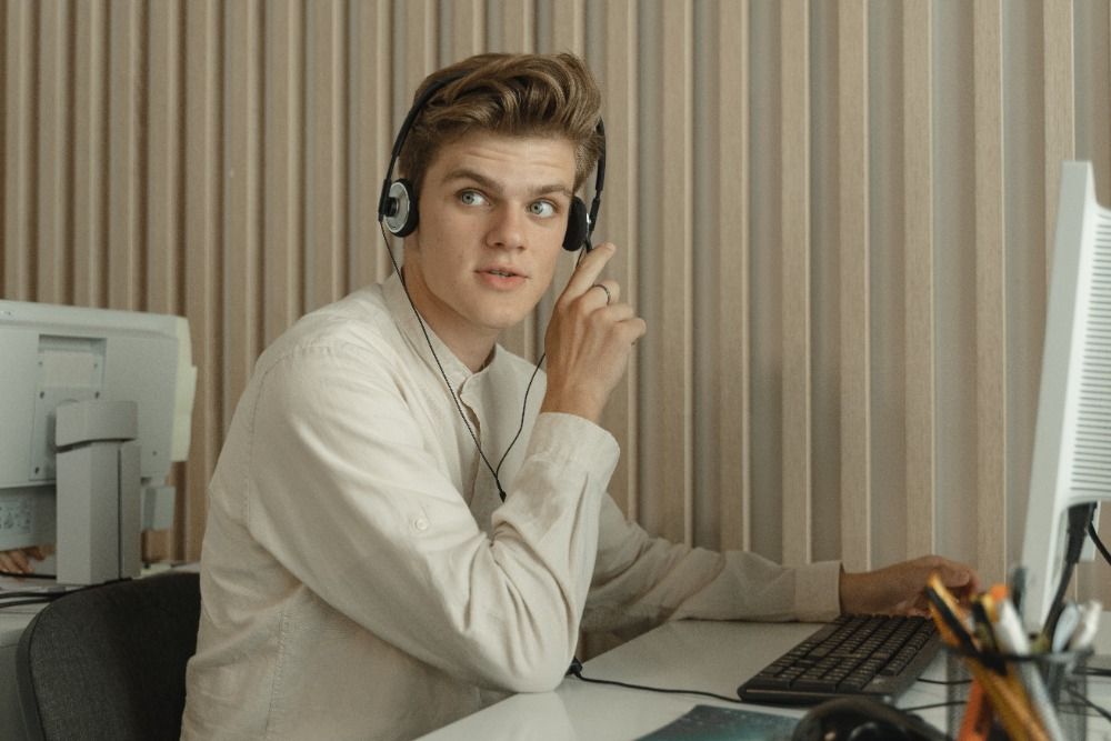 Customer service representative (CSR) vs technical support representative (TSR)